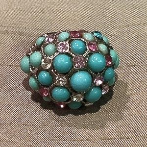 Ring dome encrusted with turquoise and sparkling stones